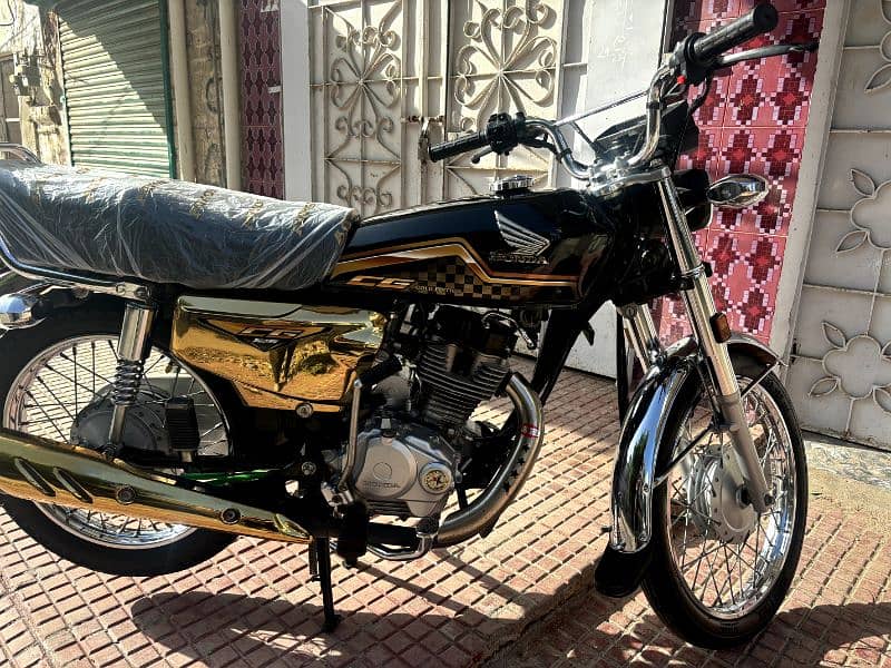 Honda 125 Self Golden Addition 1