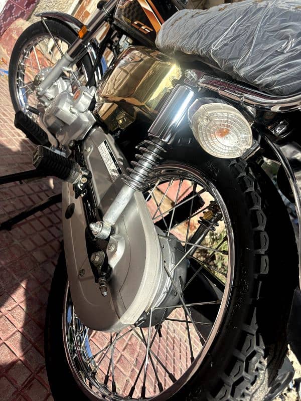 Honda 125 Self Golden Addition 3