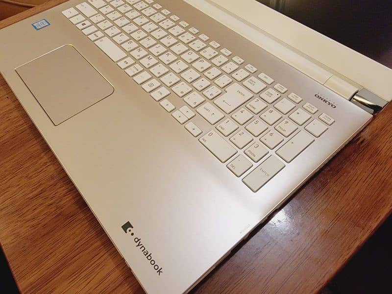 Toshiba dynabook 7