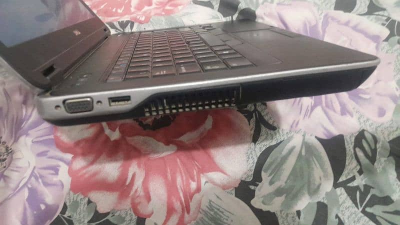 Dell leptop Latitude E-6440 2