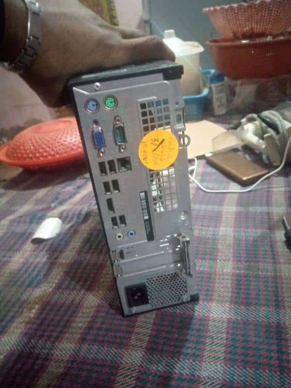 HP cpu . . . . with 2 gb ram only 03183922640 0