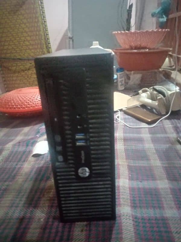 HP cpu . . . . with 2 gb ram only 03183922640 3