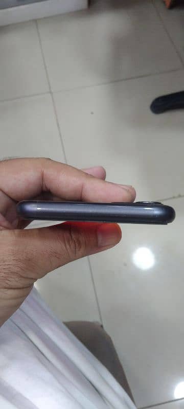 iphone 11 64 GB pta approved 8