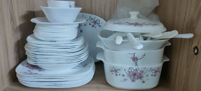 72 Pc dinner set in 25k only 1