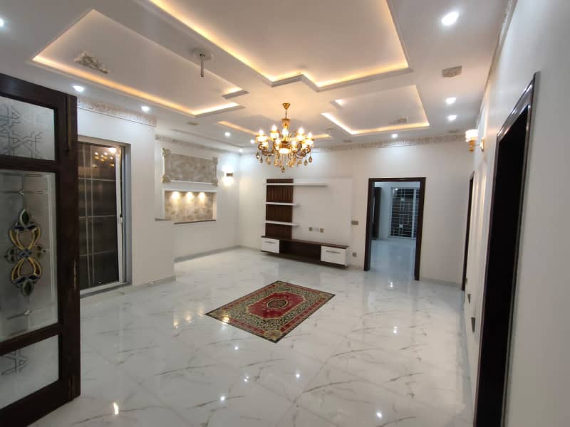 1 KANAL BRAND NEW PORTION FOR RENT NEAR UCP ROAD LAHORE. 4