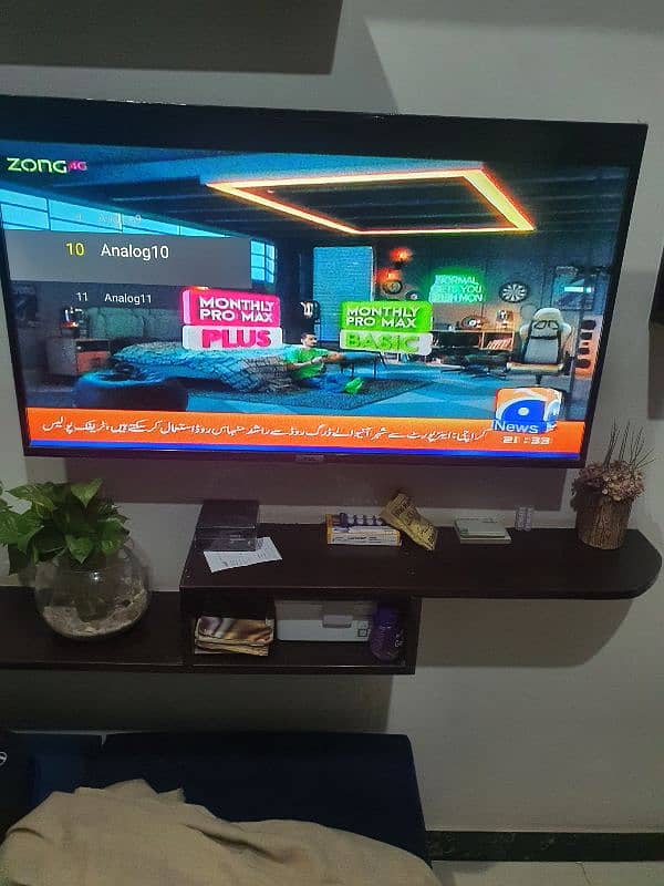 TCL Android Led TV 40 Inches. 2