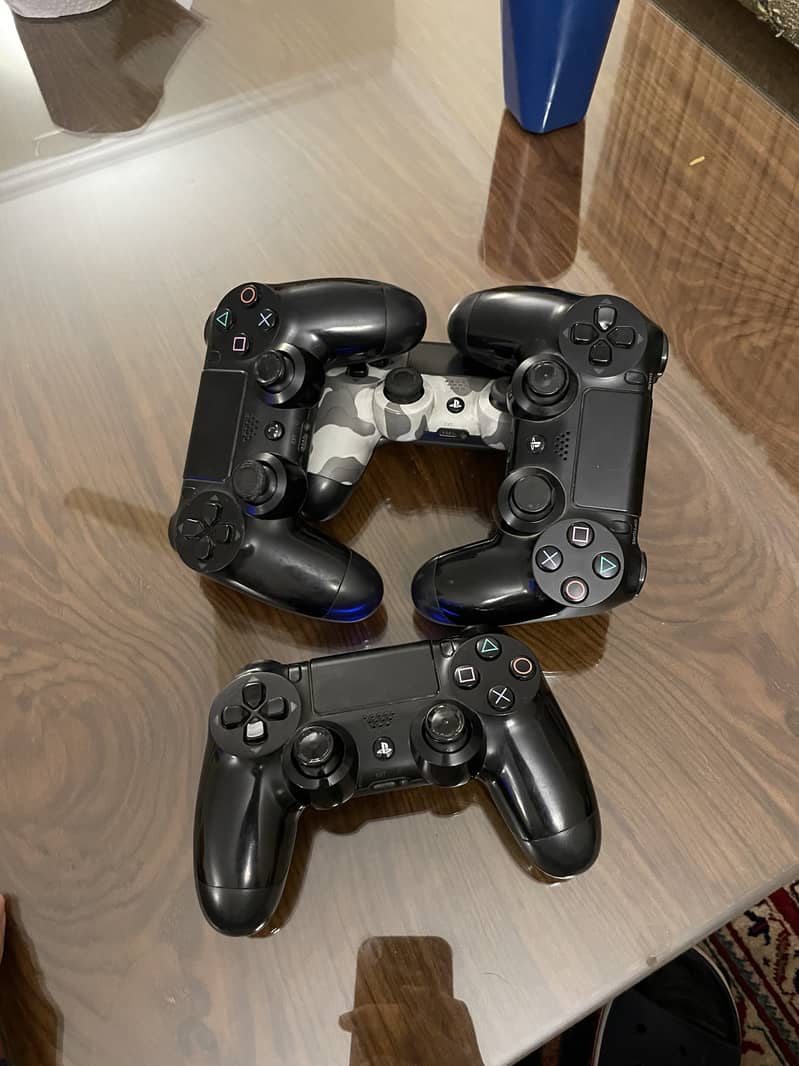 Ps4 controllers, Used, 2 weeks check warranty 1