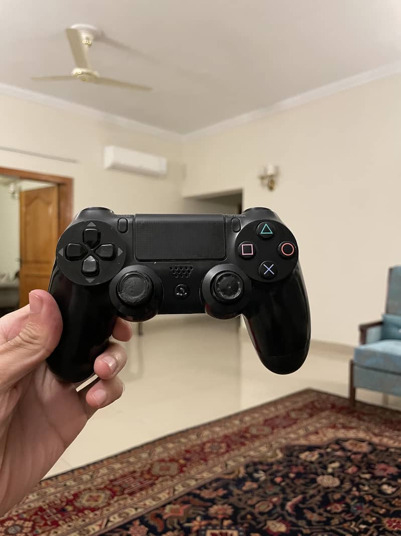 Ps4 controllers, Used, 2 weeks check warranty 2