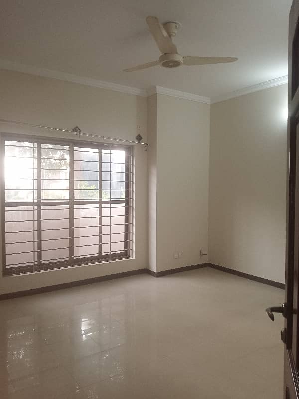 Rawalpindi Bahria Town phase8 awami3.2 bedroom apartment for rent 16