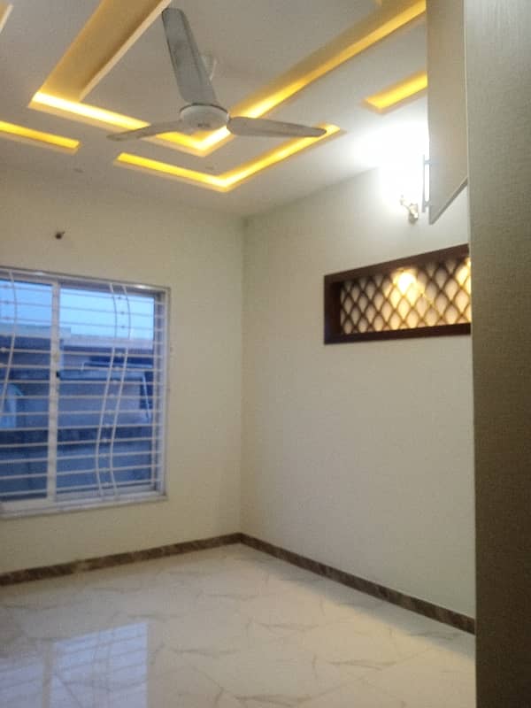 Rawalpindi Bahria Town phase8 10 Marla beautiful upper protion for rent 10