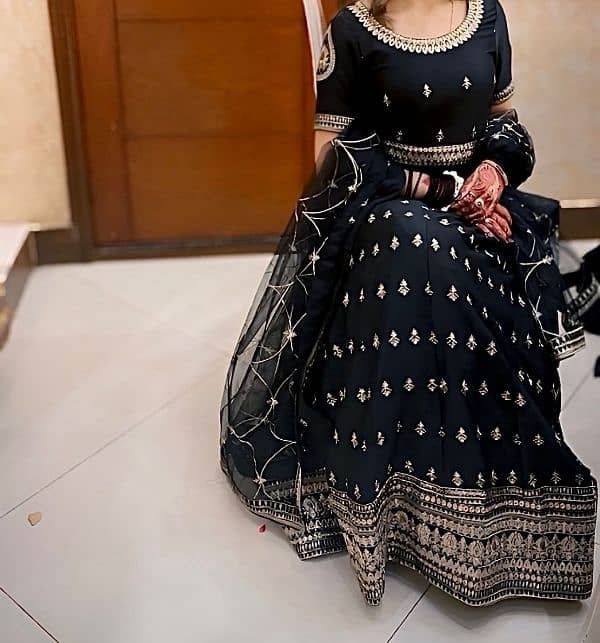 BLACK LEHNGA WITH CANCAN, BLOUSE & DUPATTA 2