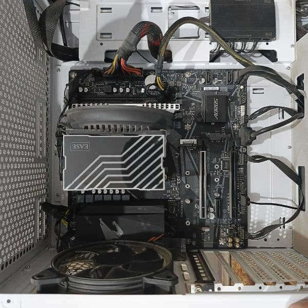 Ryzen 5 5600 with Rx 6600 gaming pc 11