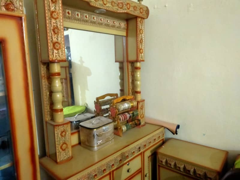 show case & dressing table 3