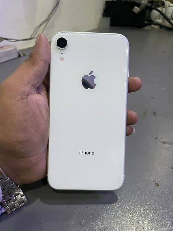 I phone XR White color 1