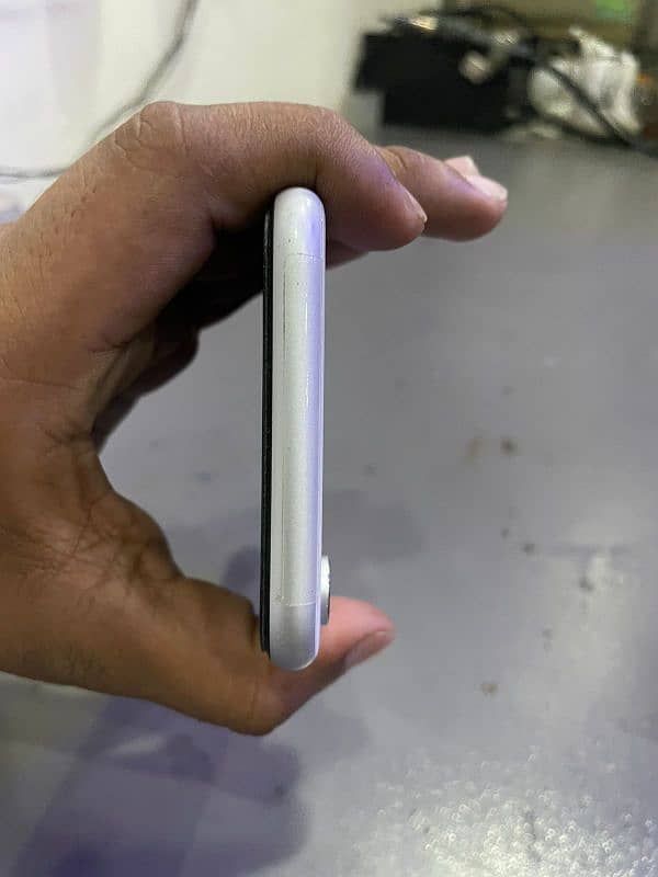 I phone XR White color 2