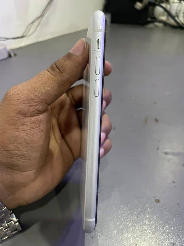 I phone XR White color 4