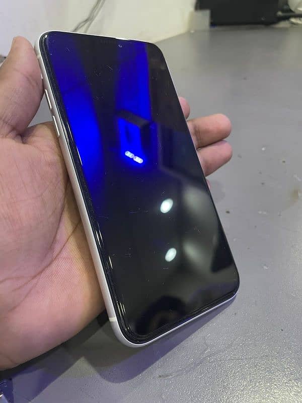 I phone XR White color 6