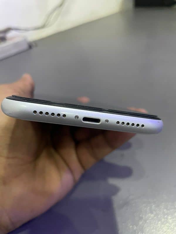 I phone XR White color 7