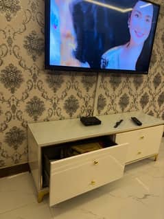 tv console just like new just few days use