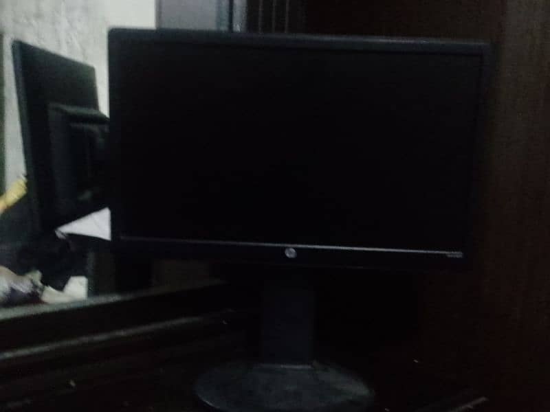 monitor main ek spot or line ha 0