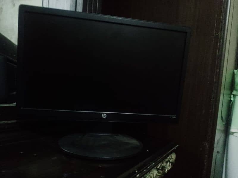 monitor main ek spot or line ha 3