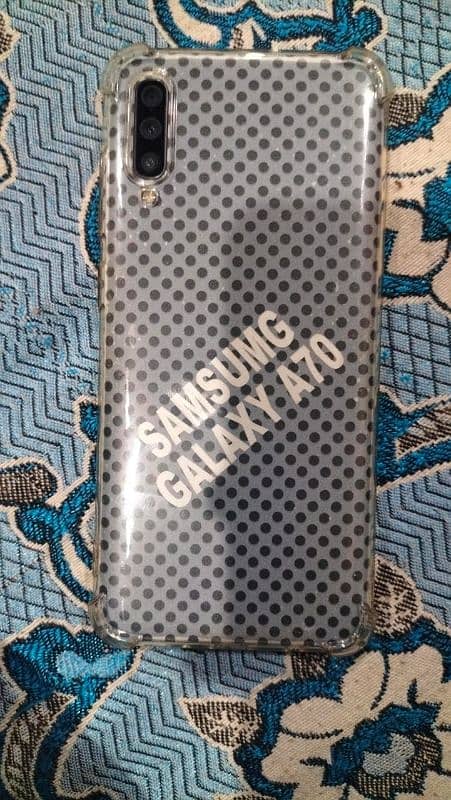 Samsung galaxy A70 6/128 under display finger 8