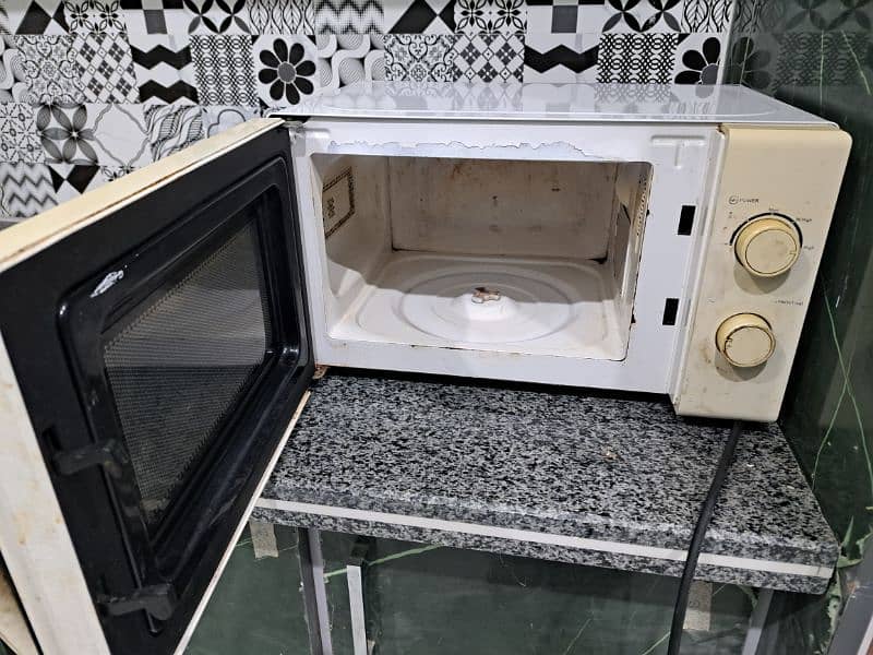 Homage Microwave Oven with Glass plate 1