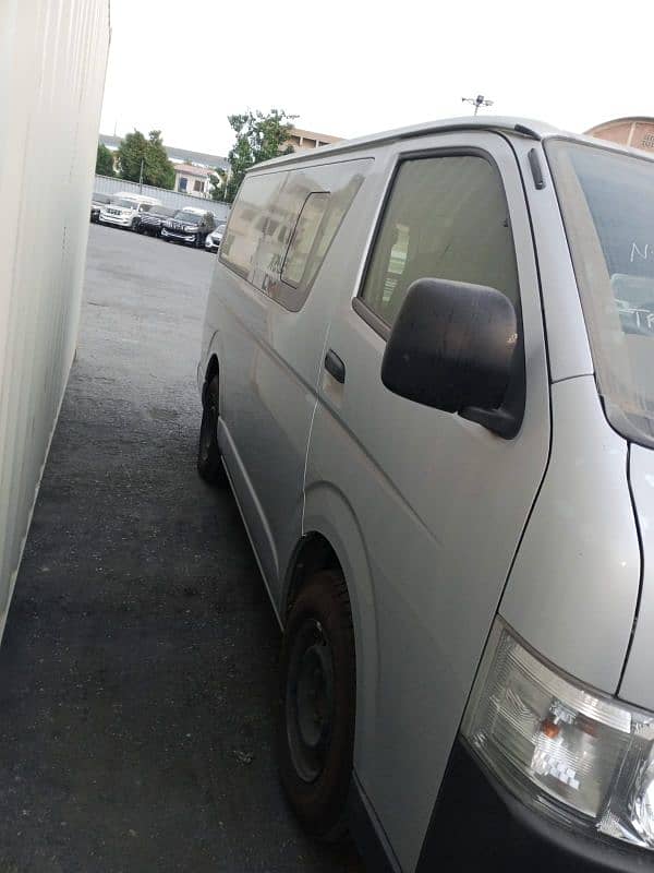 Toyota hiace 4