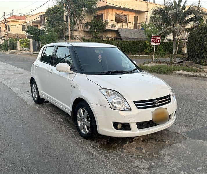 Swift 2013 DLX Automatic Original Btr thn Mira Alto AGS Cultus Vitz 1