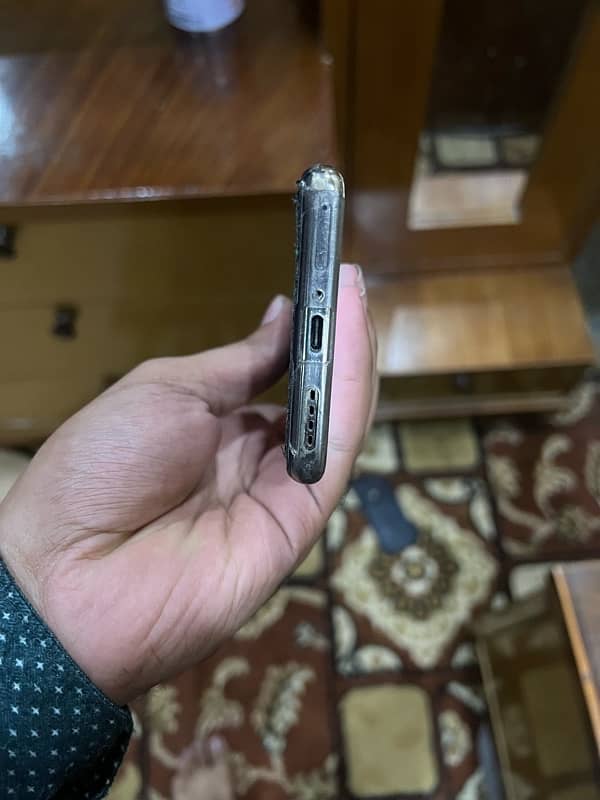 Infinix Note 40 pro 4