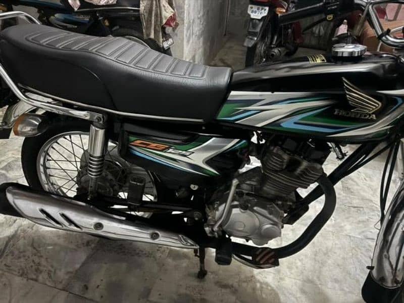 Honda 125 2023 4