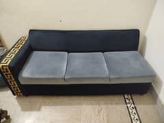 L shape sofa with table for Sale in 40k