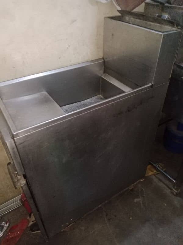 HOT PLATE or fryer 8