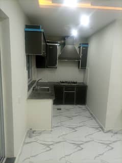 1 BED FULLY LUXURY NON FURNISH IDEAL LOCATION EXCELLENT FLAT FOR RENT IN BAHRIA TOWN LAHORE