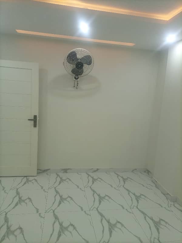 1 BED FULLY LUXURY NON FURNISH IDEAL LOCATION EXCELLENT FLAT FOR RENT IN BAHRIA TOWN LAHORE 1