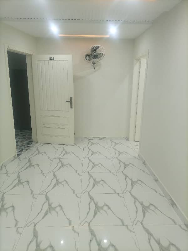 1 BED FULLY LUXURY NON FURNISH IDEAL LOCATION EXCELLENT FLAT FOR RENT IN BAHRIA TOWN LAHORE 3