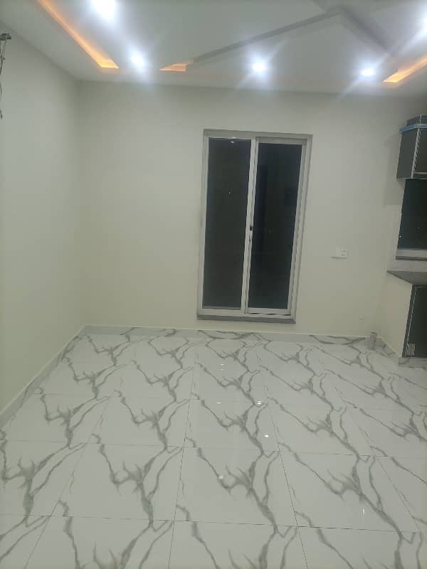 1 BED FULLY LUXURY NON FURNISH IDEAL LOCATION EXCELLENT FLAT FOR RENT IN BAHRIA TOWN LAHORE 4