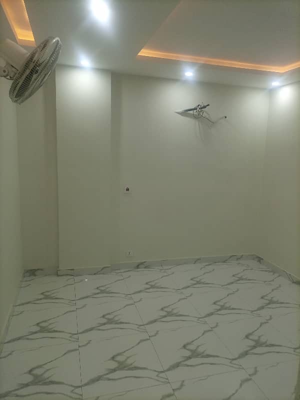 1 BED FULLY LUXURY NON FURNISH IDEAL LOCATION EXCELLENT FLAT FOR RENT IN BAHRIA TOWN LAHORE 7