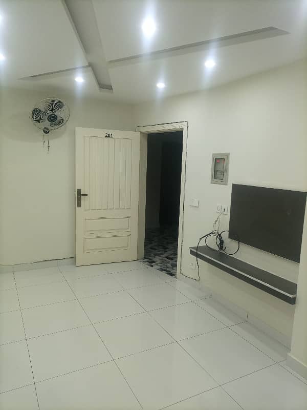 1 BED FULLY LUXURY NON FURNISH IDEAL LOCATION EXCELLENT FLAT FOR RENT IN BAHRIA TOWN LAHORE 9