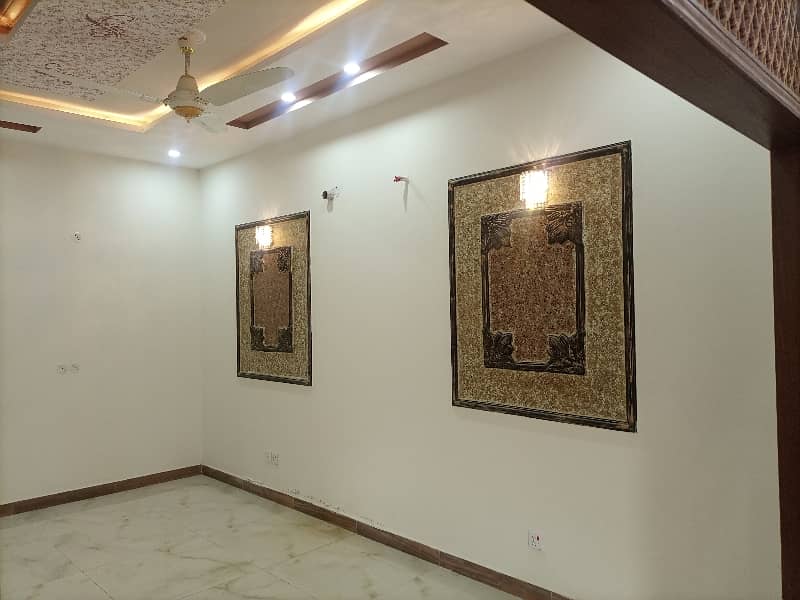 10 MARLA LIKE NEW HOUSE AVAILABLE FOR RENT ON PRIME LOCATION IN BAHRIA TOWN LAHORE 0