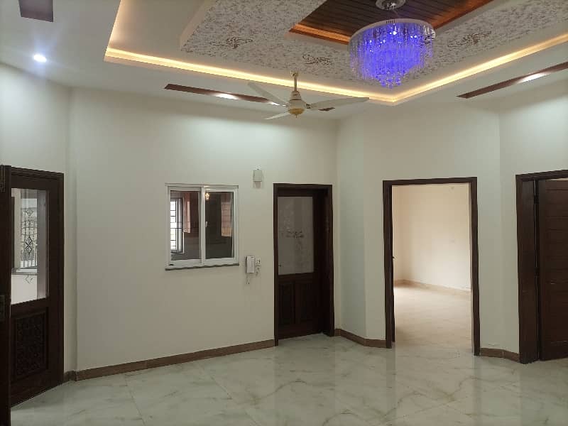 10 MARLA LIKE NEW HOUSE AVAILABLE FOR RENT ON PRIME LOCATION IN BAHRIA TOWN LAHORE 1