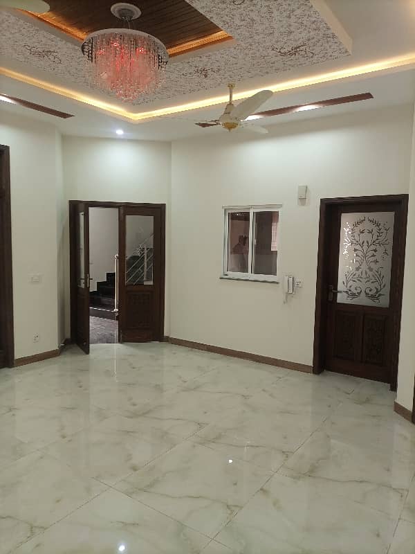 10 MARLA LIKE NEW HOUSE AVAILABLE FOR RENT ON PRIME LOCATION IN BAHRIA TOWN LAHORE 2