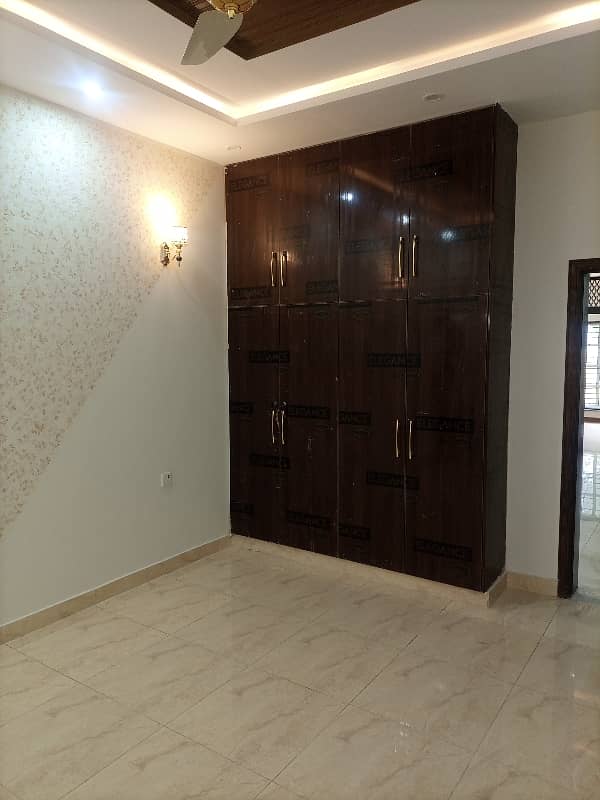 10 MARLA LIKE NEW HOUSE AVAILABLE FOR RENT ON PRIME LOCATION IN BAHRIA TOWN LAHORE 5