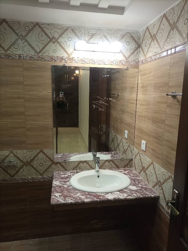 10 MARLA LIKE NEW HOUSE AVAILABLE FOR RENT ON PRIME LOCATION IN BAHRIA TOWN LAHORE 6