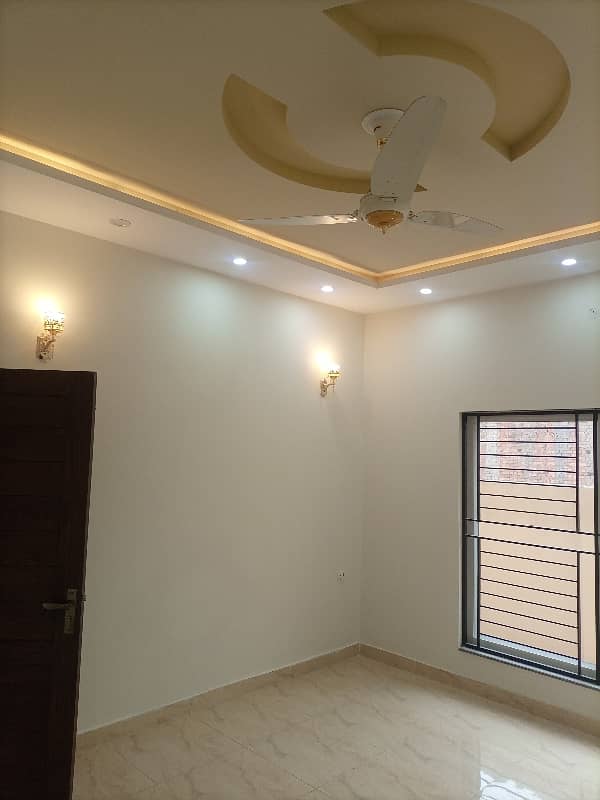 10 MARLA LIKE NEW HOUSE AVAILABLE FOR RENT ON PRIME LOCATION IN BAHRIA TOWN LAHORE 8