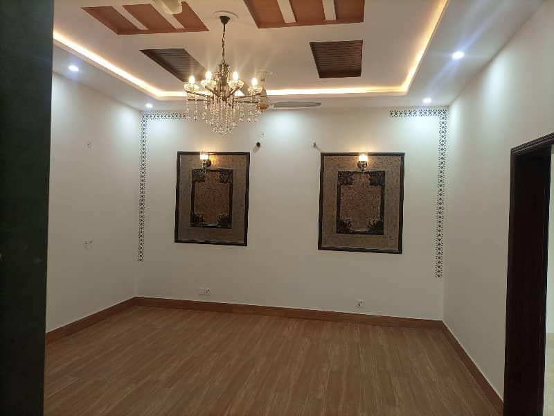 10 MARLA LIKE NEW HOUSE AVAILABLE FOR RENT ON PRIME LOCATION IN BAHRIA TOWN LAHORE 15