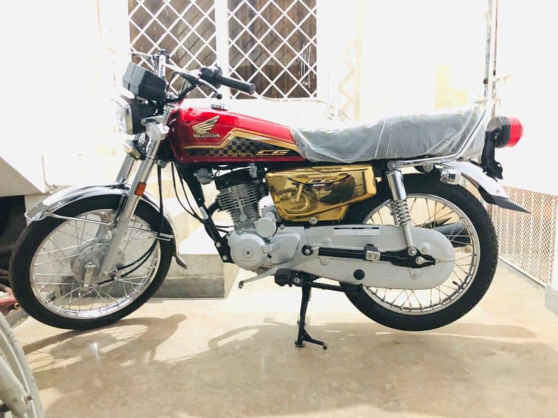 Honda CG125 Gold Edition 3