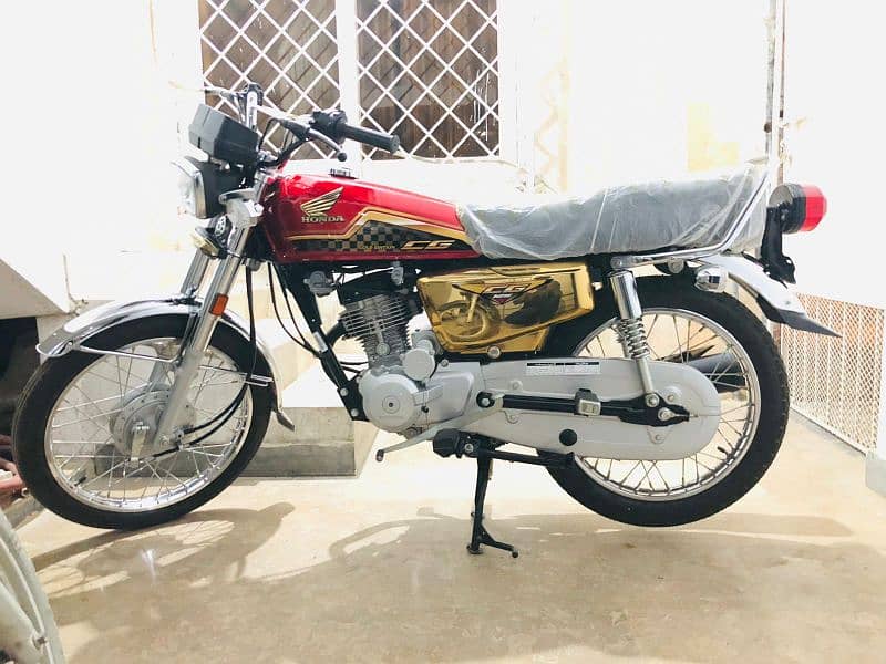 Honda CG125 Gold Edition 4