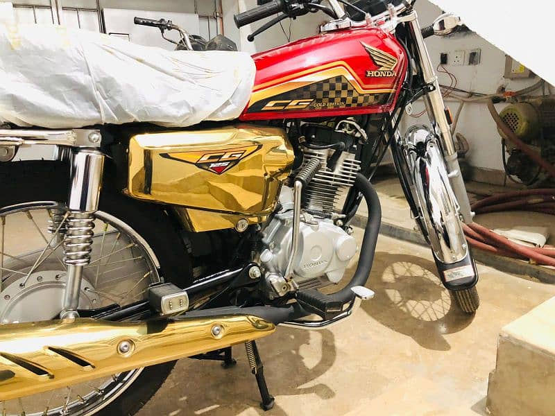 Honda CG125 Gold Edition 8