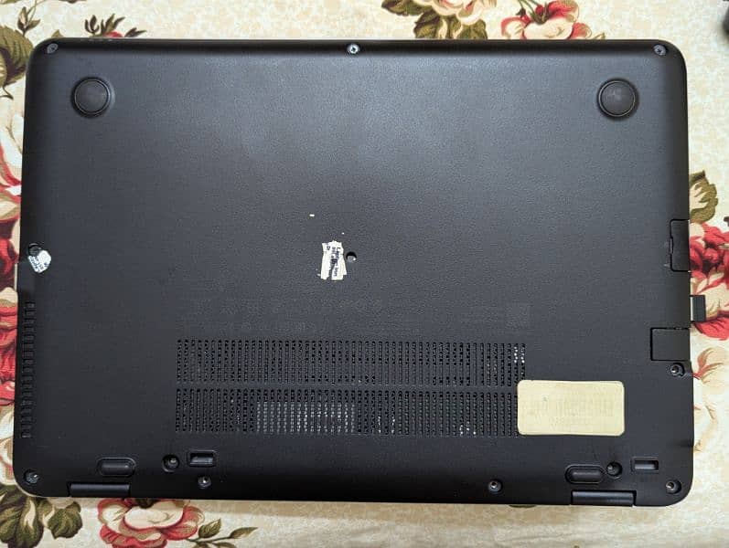 HP elite book 840G3 for sale with original charger 2